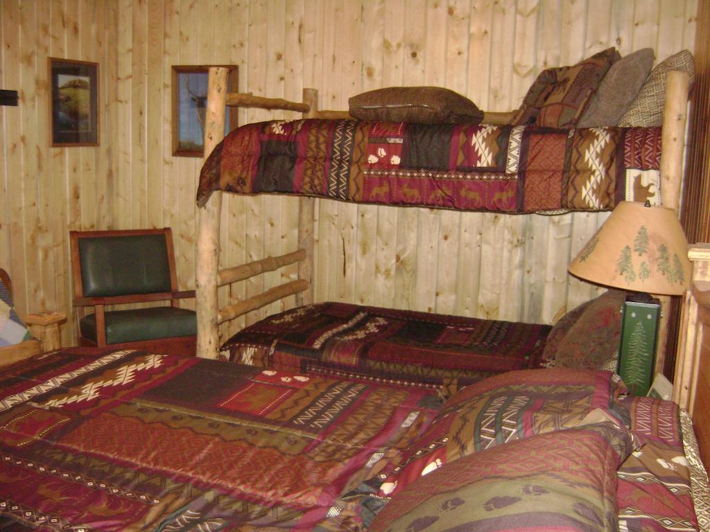 Wild Skies Cabin Rentals Hayden Room photo